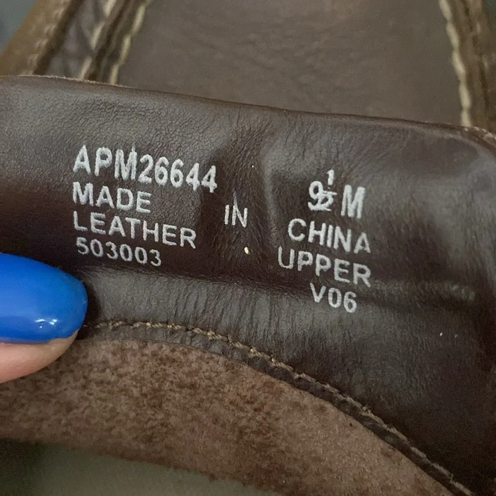 9 1/2 Rockport boat shoes, leather brown